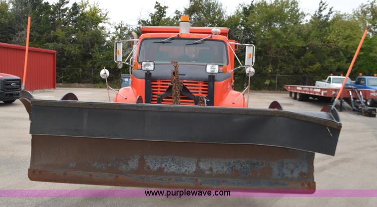 image for item L6406 1999 International 4900 dump truck