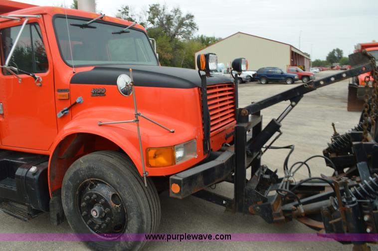 image for item L6406 1999 International 4900 dump truck
