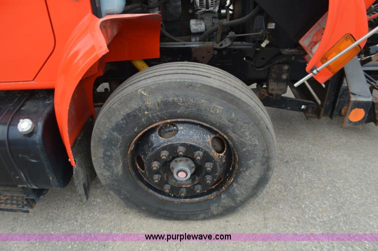 image for item L6406 1999 International 4900 dump truck