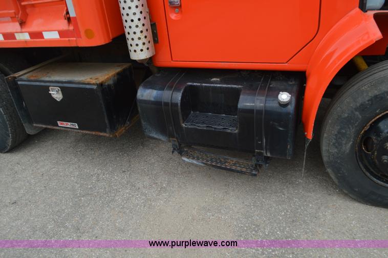 image for item L6406 1999 International 4900 dump truck