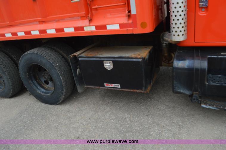 image for item L6406 1999 International 4900 dump truck