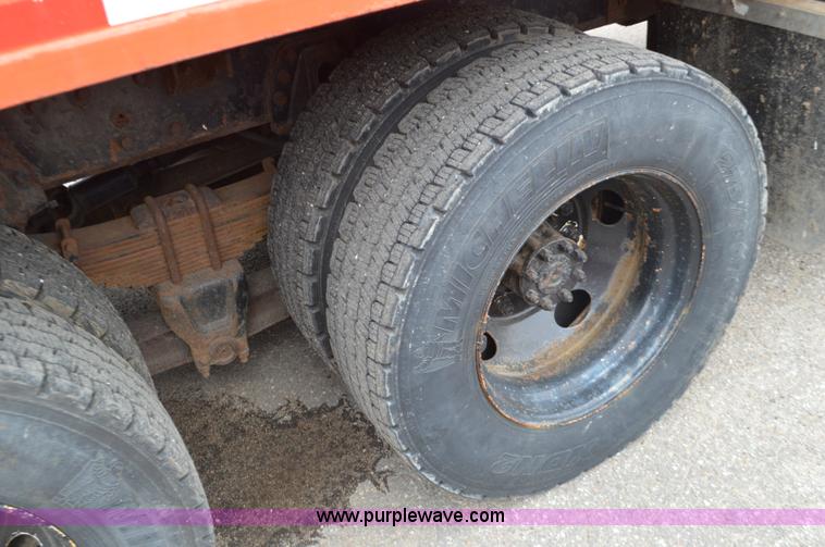 image for item L6406 1999 International 4900 dump truck