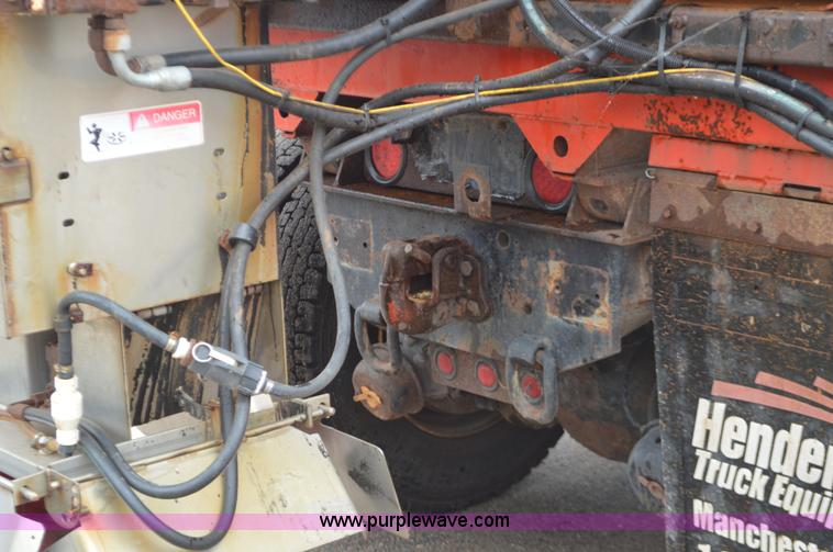 image for item L6406 1999 International 4900 dump truck