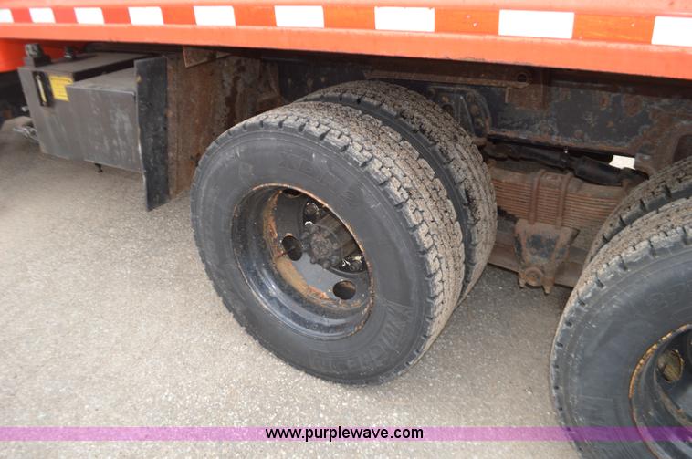 image for item L6406 1999 International 4900 dump truck