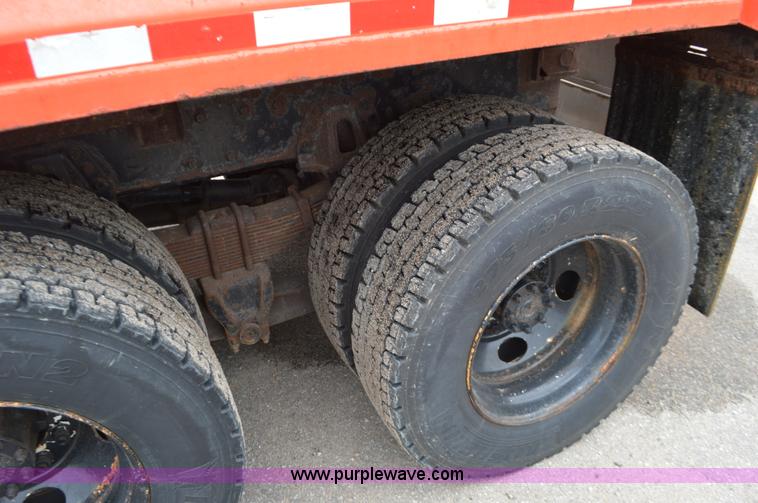 image for item L6406 1999 International 4900 dump truck