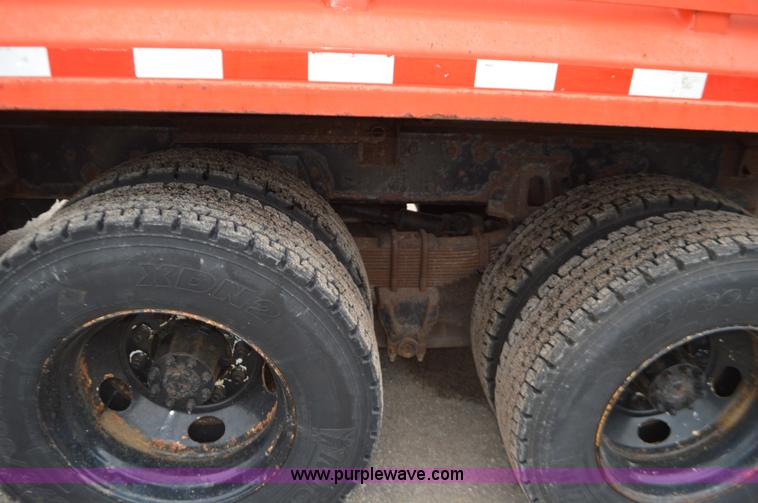 image for item L6406 1999 International 4900 dump truck