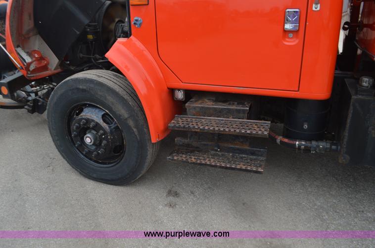 image for item L6406 1999 International 4900 dump truck