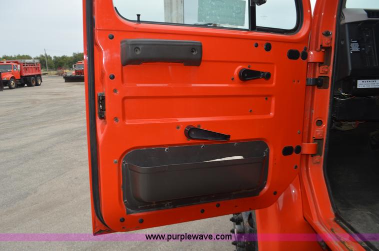 image for item L6406 1999 International 4900 dump truck