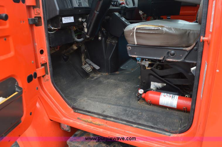 image for item L6406 1999 International 4900 dump truck