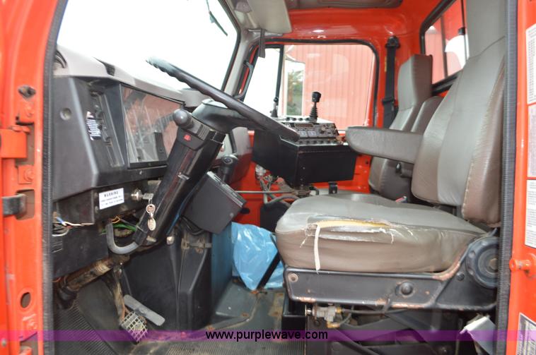 image for item L6406 1999 International 4900 dump truck