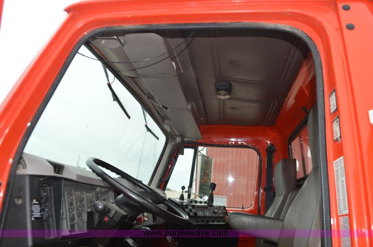 image for item L6406 1999 International 4900 dump truck