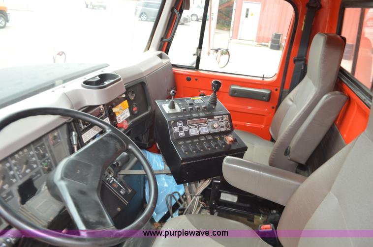 image for item L6406 1999 International 4900 dump truck