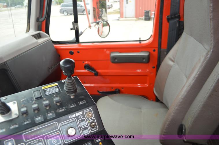 image for item L6406 1999 International 4900 dump truck