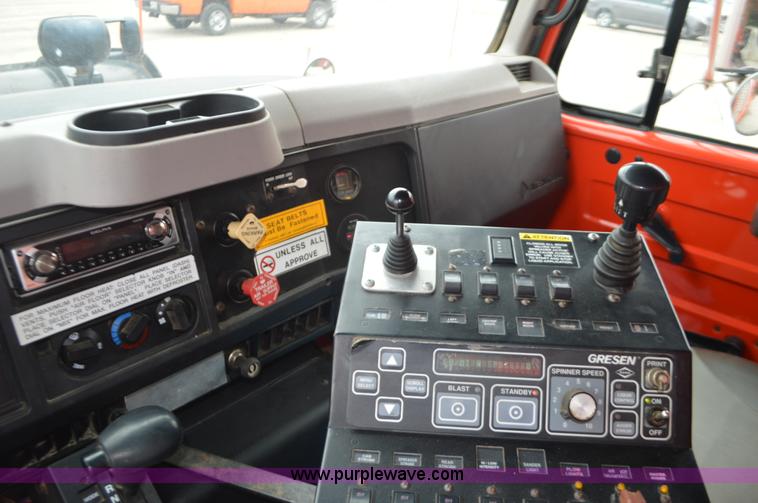 image for item L6406 1999 International 4900 dump truck