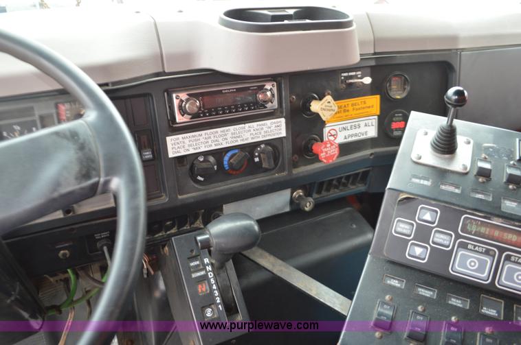 image for item L6406 1999 International 4900 dump truck