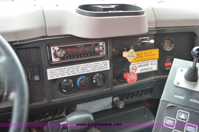 image for item L6406 1999 International 4900 dump truck