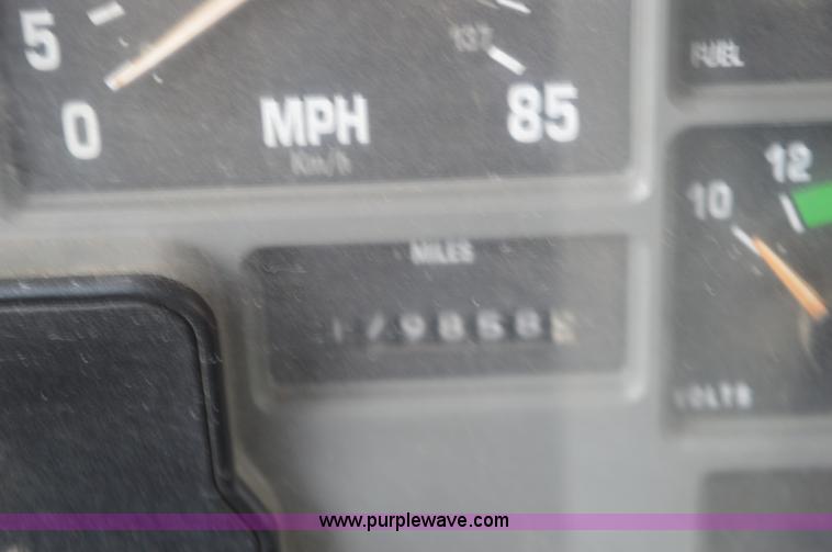 image for item L6406 1999 International 4900 dump truck