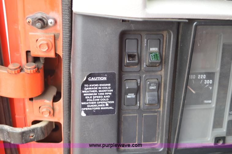 image for item L6406 1999 International 4900 dump truck