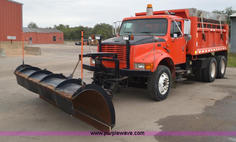 image for item L6407 1999 International 4900 dump truck