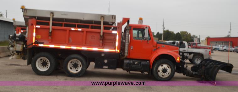image for item L6407 1999 International 4900 dump truck