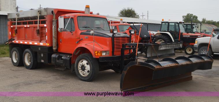 image for item L6407 1999 International 4900 dump truck