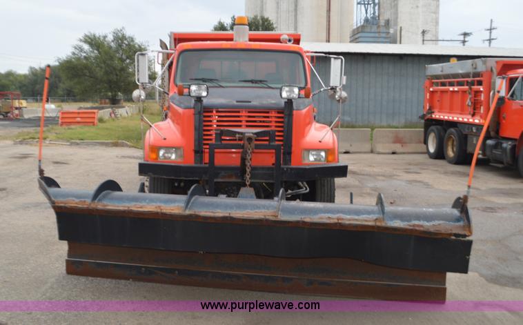 image for item L6407 1999 International 4900 dump truck
