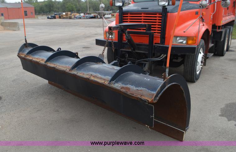 image for item L6407 1999 International 4900 dump truck