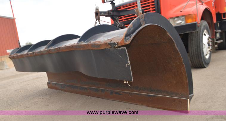 image for item L6407 1999 International 4900 dump truck