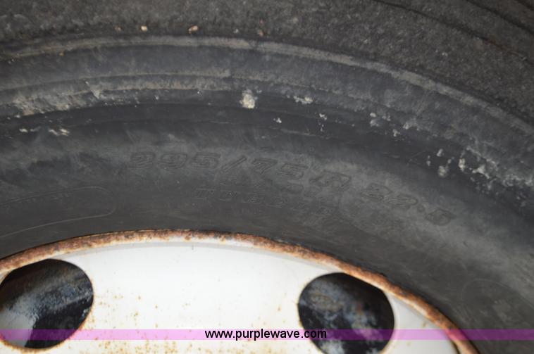 image for item L6407 1999 International 4900 dump truck