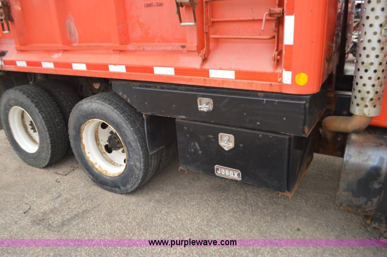 image for item L6407 1999 International 4900 dump truck