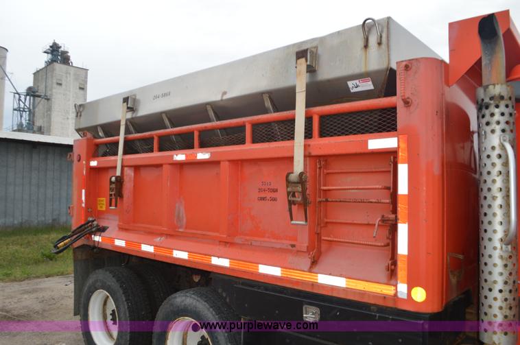 image for item L6407 1999 International 4900 dump truck