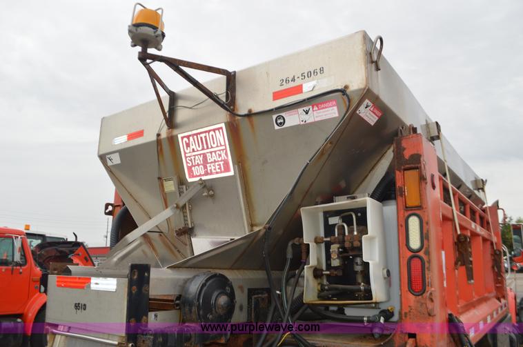 image for item L6407 1999 International 4900 dump truck