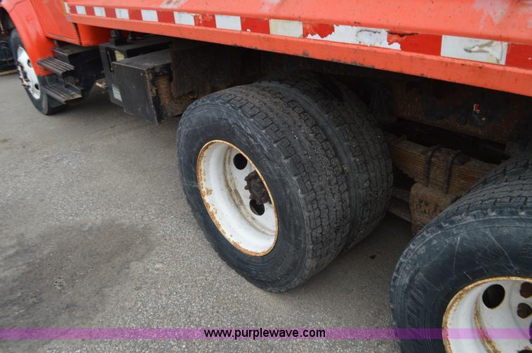 image for item L6407 1999 International 4900 dump truck