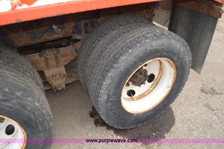 image for item L6407 1999 International 4900 dump truck