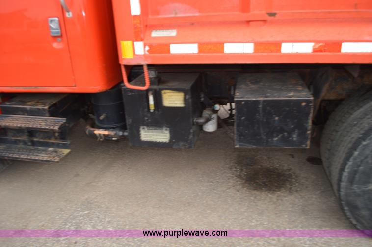 image for item L6407 1999 International 4900 dump truck