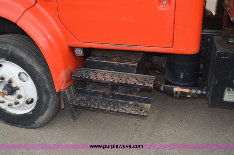 image for item L6407 1999 International 4900 dump truck