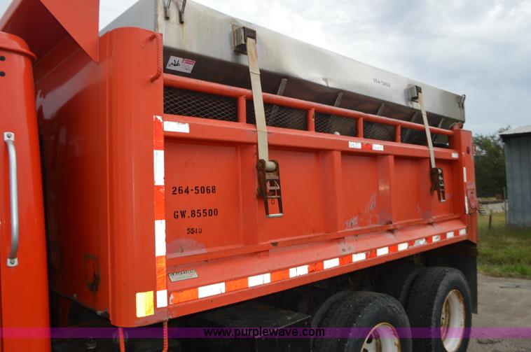 image for item L6407 1999 International 4900 dump truck