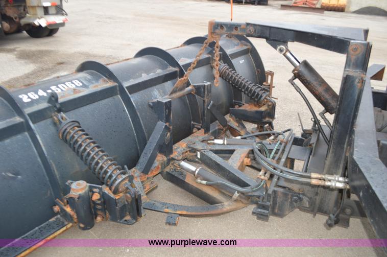 image for item L6407 1999 International 4900 dump truck