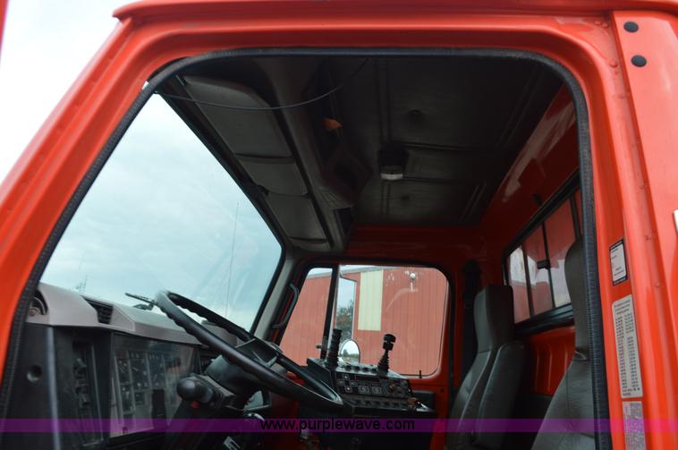 image for item L6407 1999 International 4900 dump truck