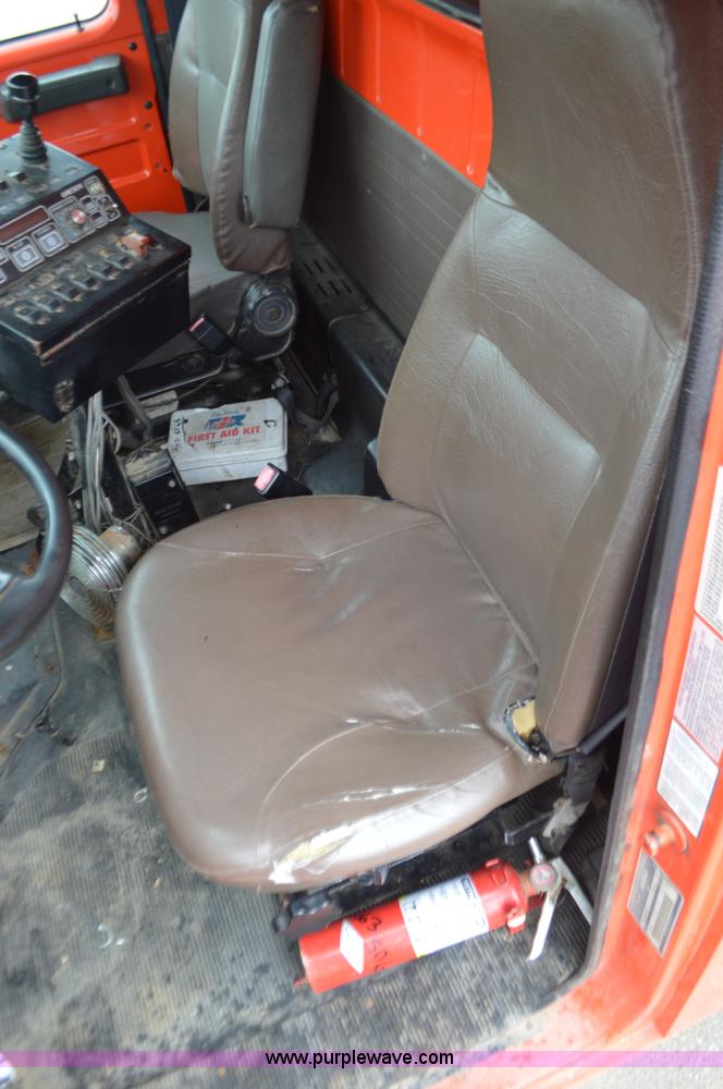 image for item L6407 1999 International 4900 dump truck