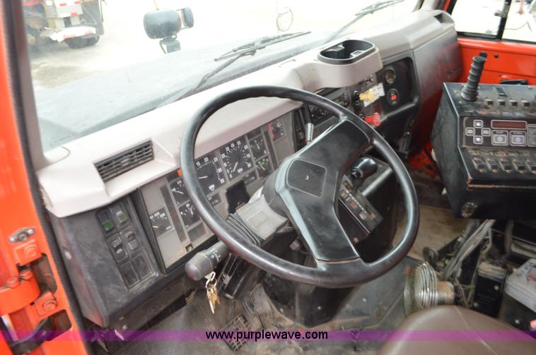 image for item L6407 1999 International 4900 dump truck