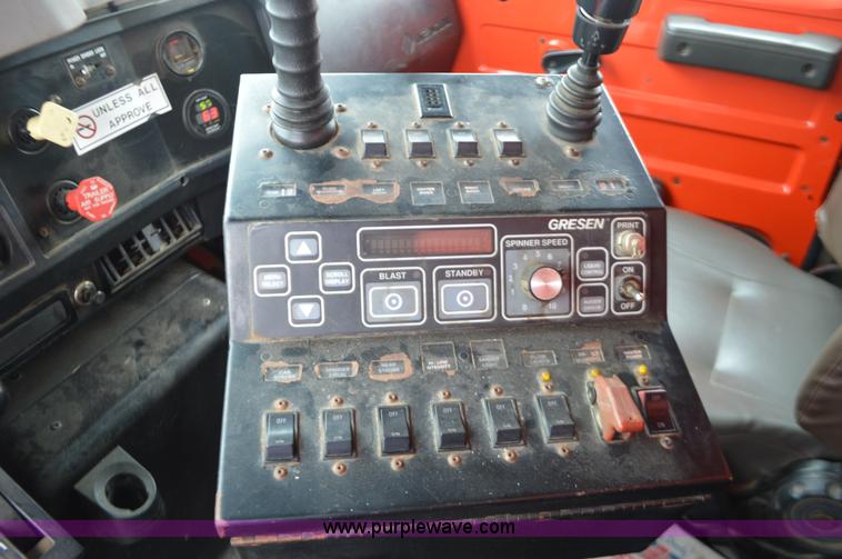 image for item L6407 1999 International 4900 dump truck