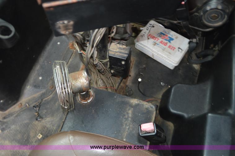 image for item L6407 1999 International 4900 dump truck