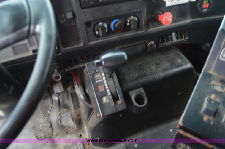 image for item L6407 1999 International 4900 dump truck