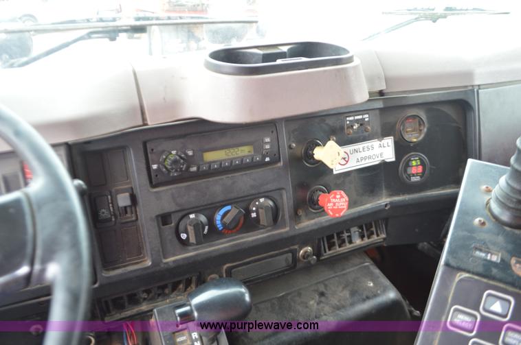 image for item L6407 1999 International 4900 dump truck