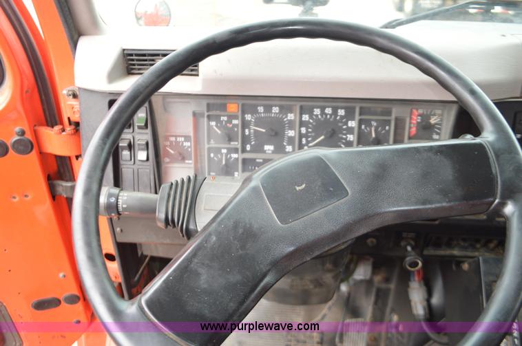 image for item L6407 1999 International 4900 dump truck