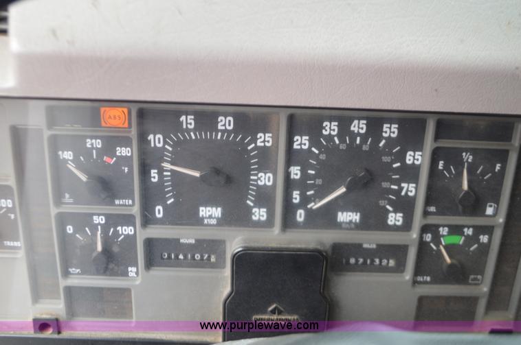 image for item L6407 1999 International 4900 dump truck