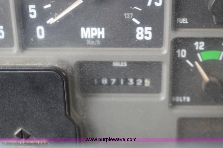 image for item L6407 1999 International 4900 dump truck