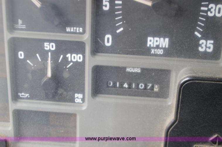 image for item L6407 1999 International 4900 dump truck