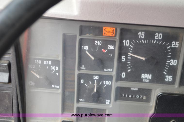 image for item L6407 1999 International 4900 dump truck